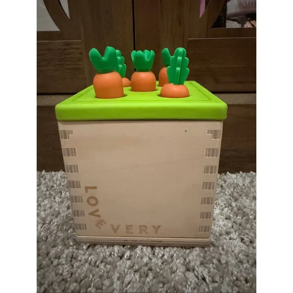 Lovevery interchangeable Carrot Lid